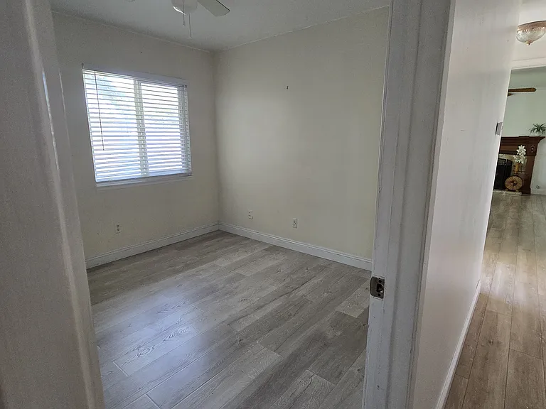 17752 Collins Cir — Photo 32