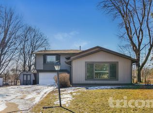 1916 Lamplight Dr, Woodbury, MN 55125