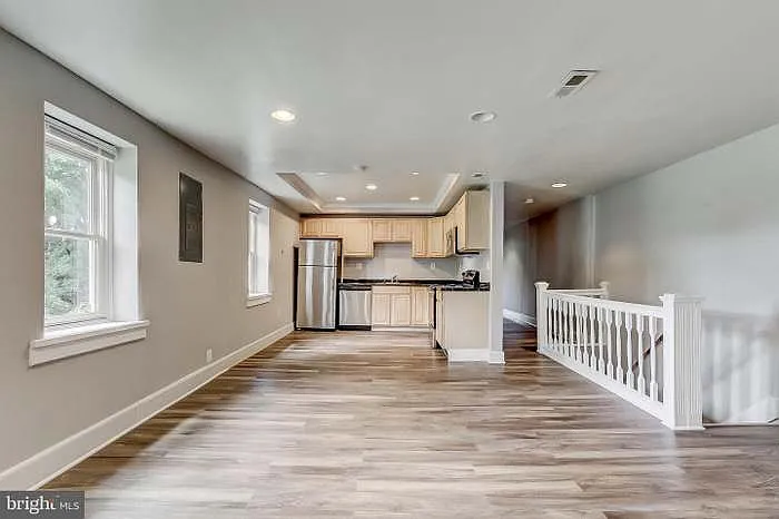 681 Washington Blvd #B — Photo 2