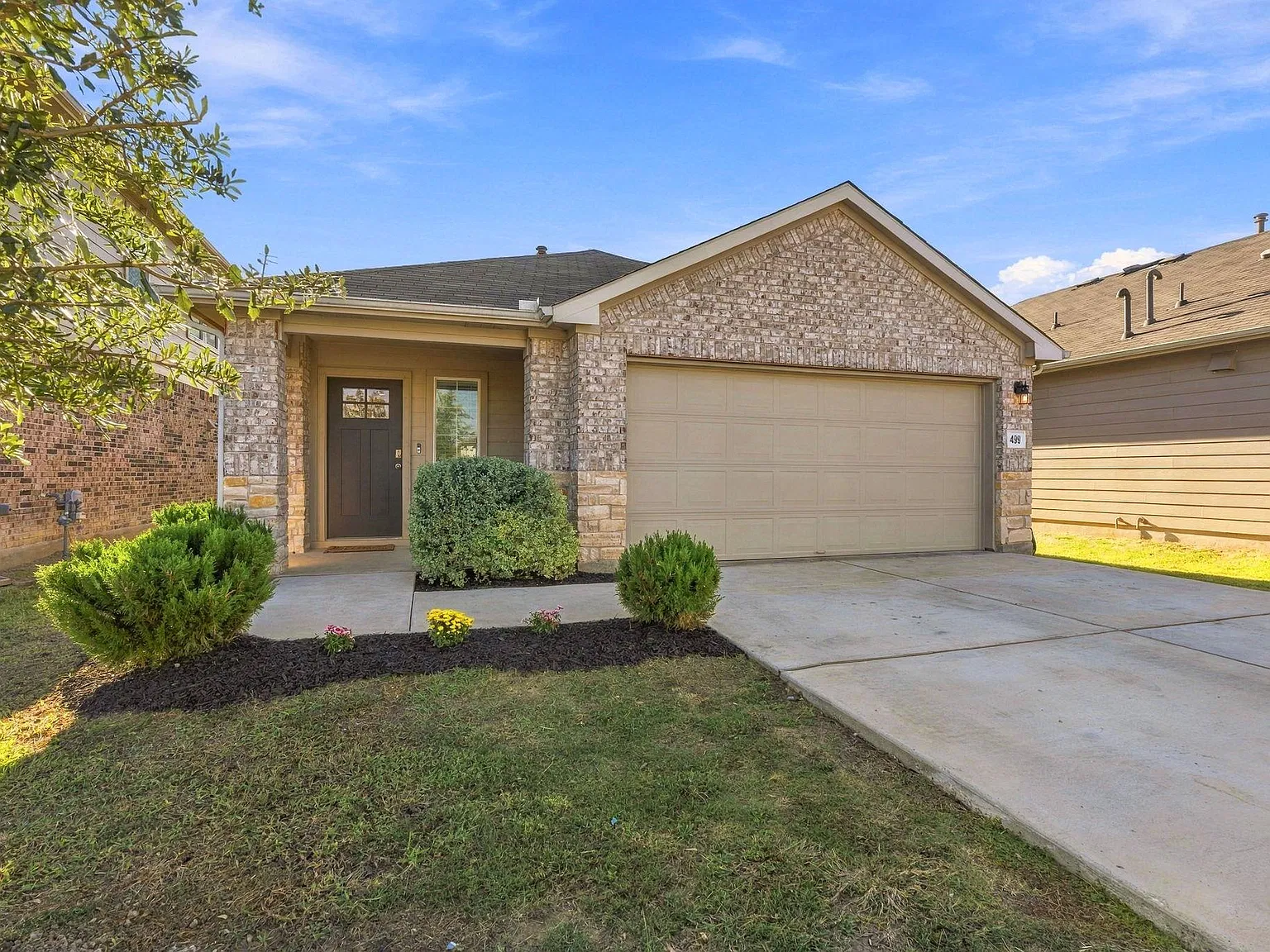 3 bed, 2.0 bath, 1521 sqft, $1,900 — Photo 2