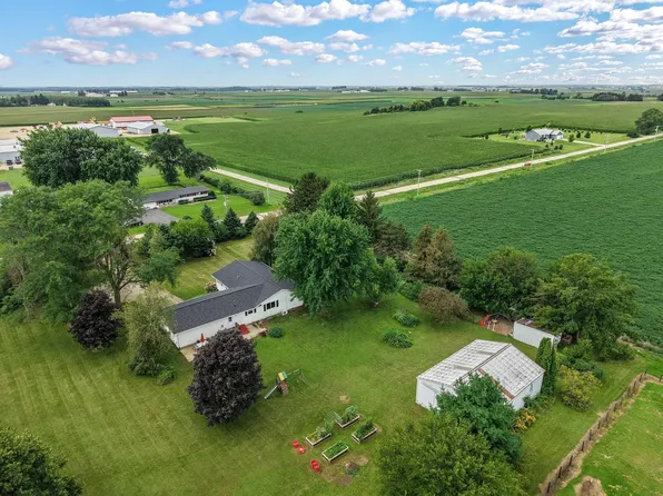 W6510 Kampen Rd, Arlington, WI 53911