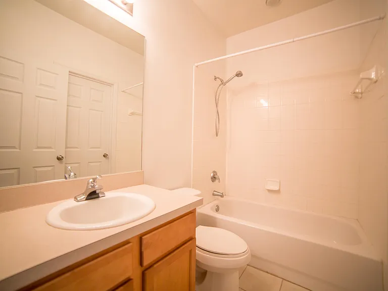 943 NW 21st Ave — Photo 5