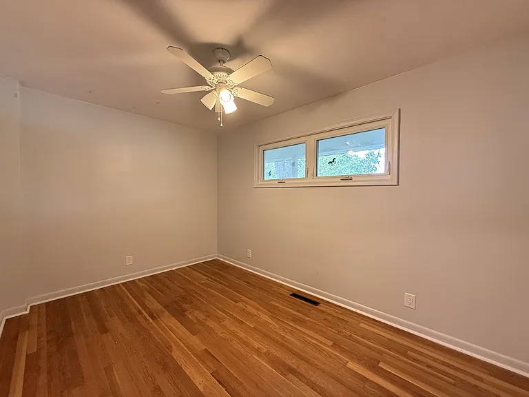 1630 Greenview Dr — Photo 11