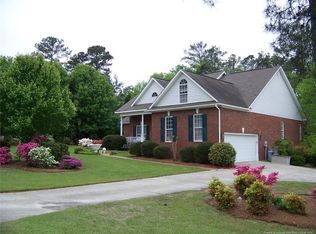 5355 Clubhouse Ln, Hope Mills, NC 28348