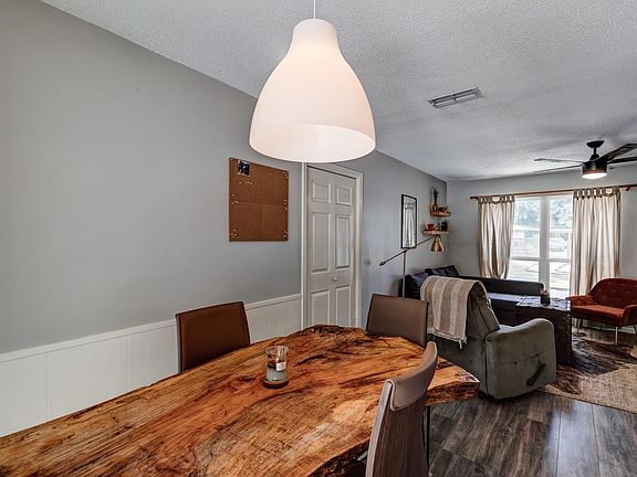 4th image of 11301 Oakwood Dr #A