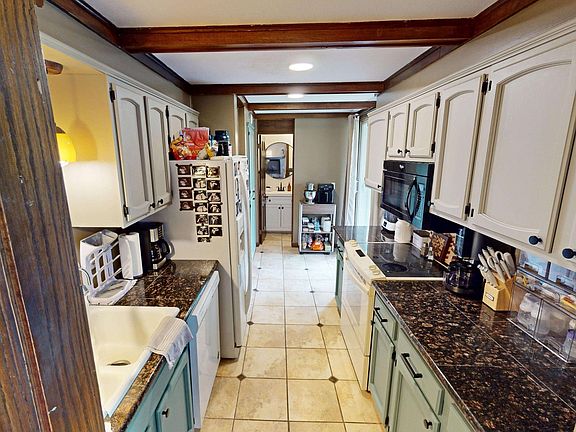 5th image of 211 Castillian Blvd