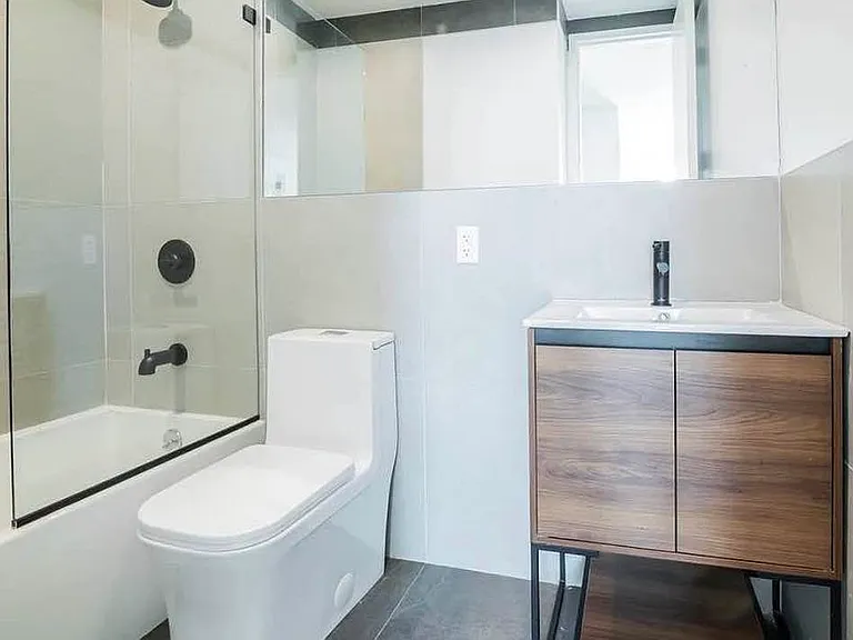2909 Albemarle Rd #4R — Photo 5