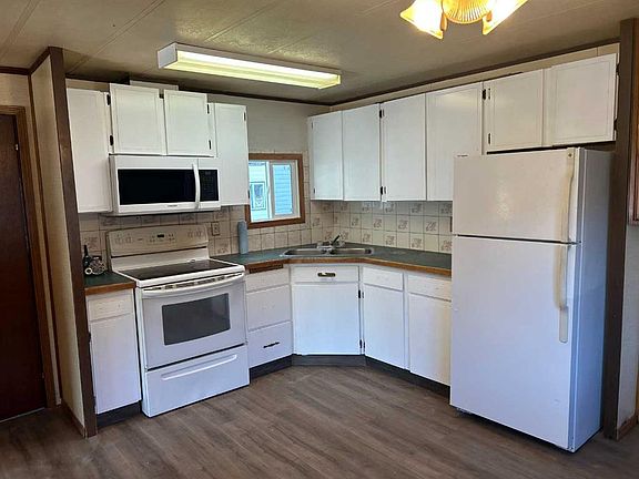 5th image of 77 Greenbrook Cres E