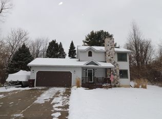 7128 Cambridge Dr, Laingsburg, MI