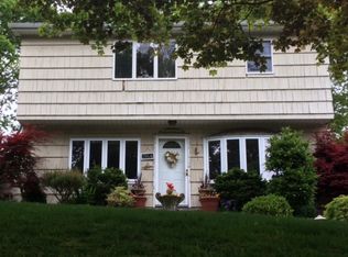 59 Hunters Ln, Huntington Station, NY 11746