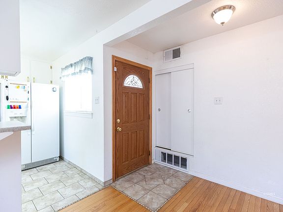 5th image of 219 Peg St