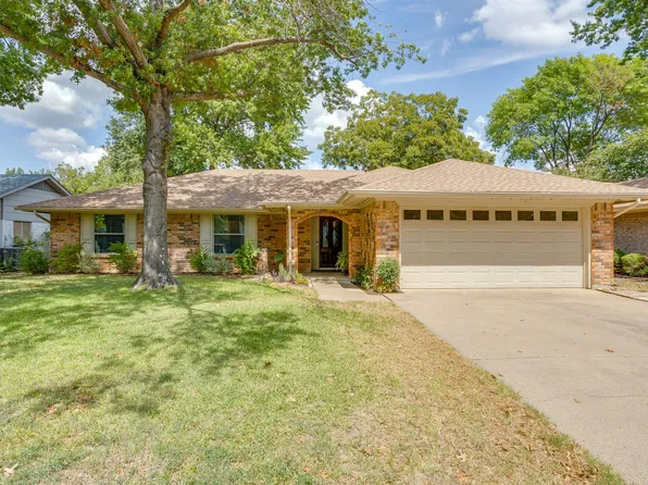 1005 Westminster Ln, Mansfield, TX 76063