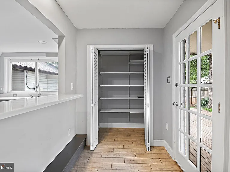 511 Avondale Dr — Photo 55