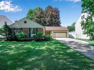 18 Briarhurst Rd, Williamsville, NY 14221