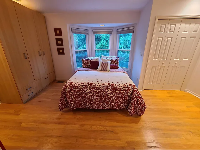 241 Hastings St — Photo 18
