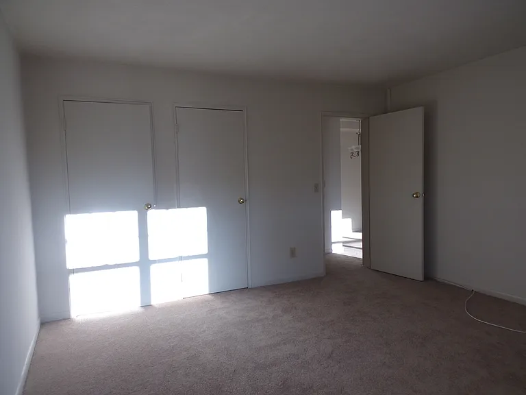 671 Broad St #7 — Photo 7