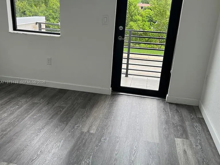 20564 NE 5th Pl — Photo 7