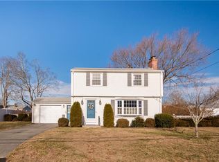 32 Woodbine St, Riverside, RI 02915