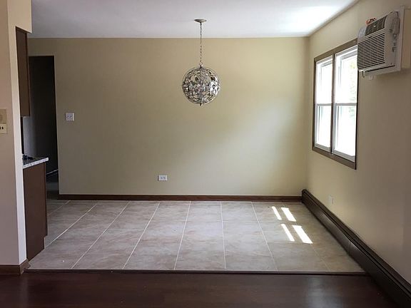 2nd image of 9521 S Kilbourn Ave #2