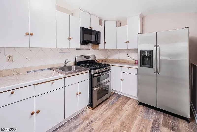 3 bed, 1.0 bath, $2,750 — Photo 1