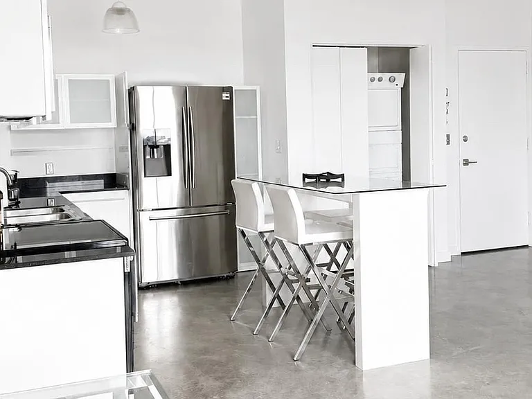 10 SW South River Dr #1208 — Photo 3