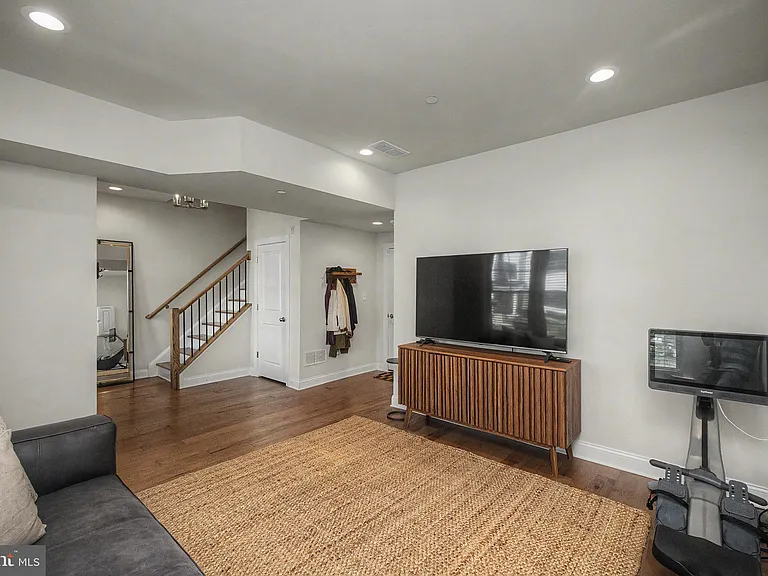 300 Squire Dr — Photo 5