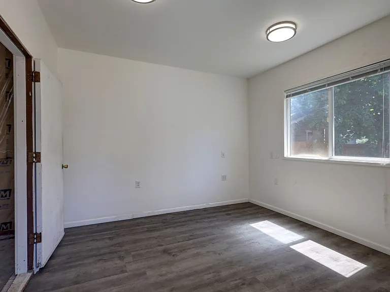 8015 NE 143rd St — Photo 15