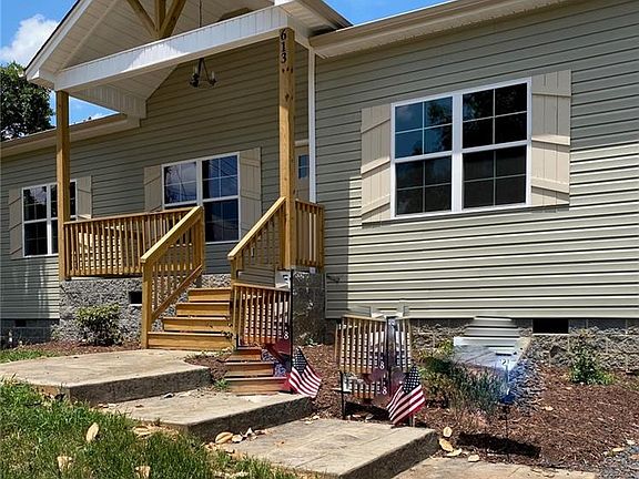 2nd image of 613 Kendall St