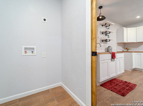 4th image of 319 E Mally Blvd