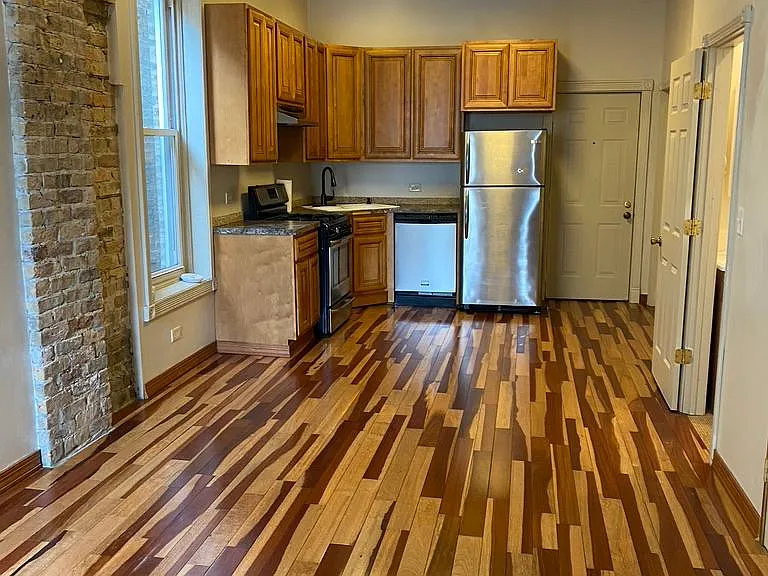 1749 W Erie St #1R — Photo 7