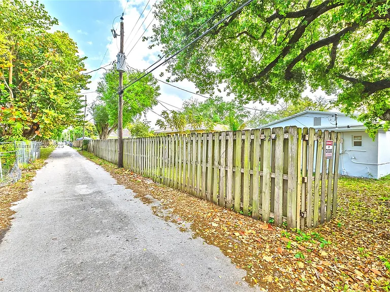 2243 Greene St — Photo 26