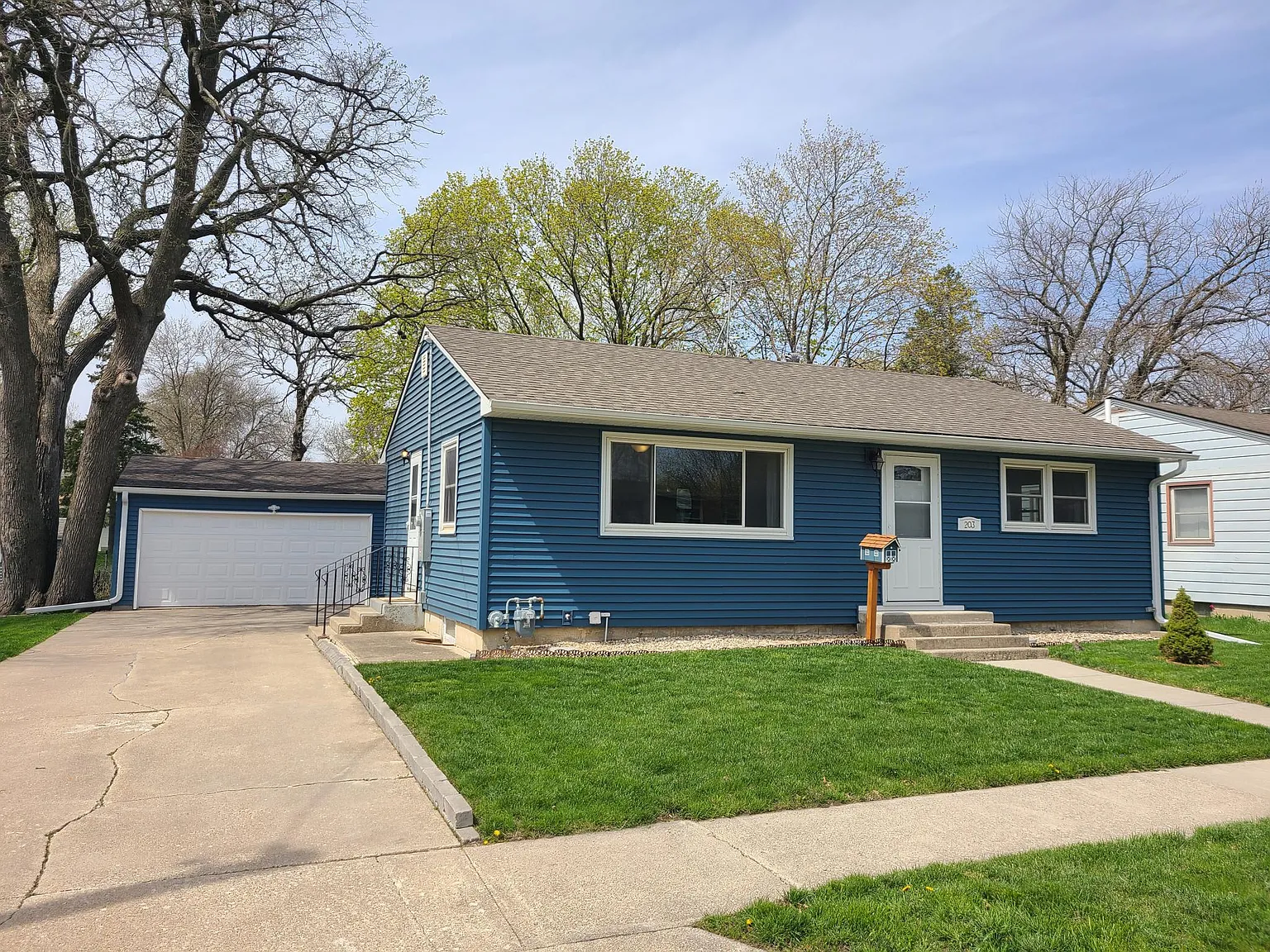 2 bed, 864 sqft, $1,250 — Photo 1
