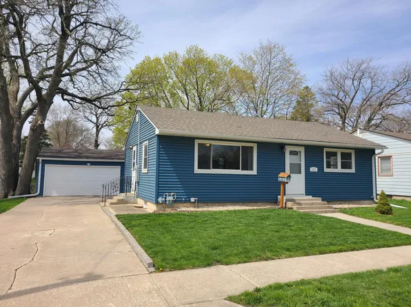 203 N 15th St, Clear Lake, IA 50428