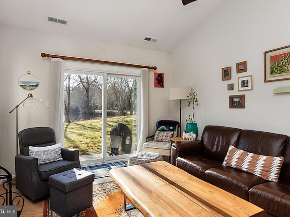 5th image of 87 Woodlake Dr