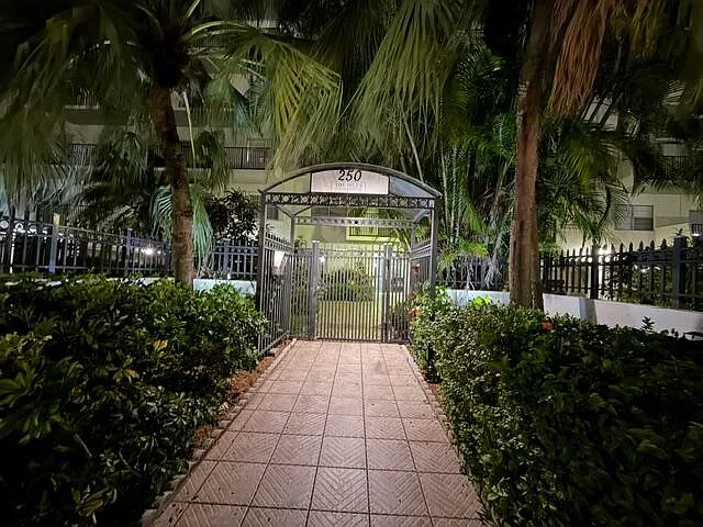 1 bed, 1.5 bath, 762 sqft, $2,000 — Photo 2