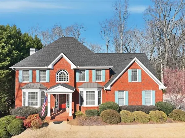 9060 Forest Path Dr, Gainesville, GA 30506