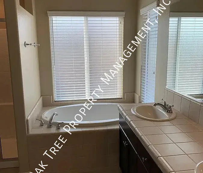 5853 E Voorman Ave — Photo 8