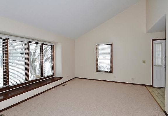4th image of 313 Country Club Dr