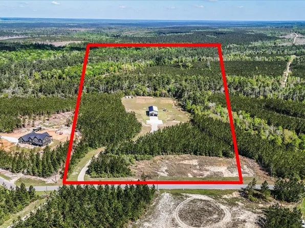 8200 Teton Crest Dr, Pace, FL 32571