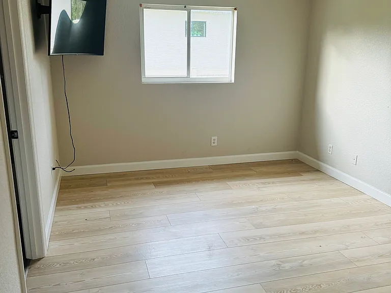 5323 Hoffman St — Photo 11