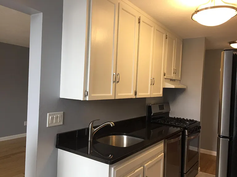 44 Shrewsbury Green Dr #J — Photo 2