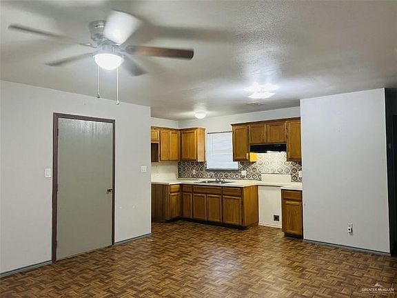2nd image of 805 W Blue Jay Ave