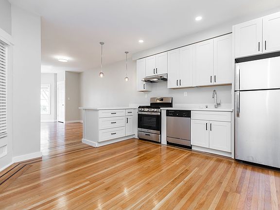 3rd image of 1626 Sacramento St #8