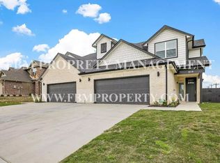 5018 Villas Dr, Sanger, TX 76266