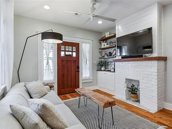 4th image of 4120-22 S Robertson St