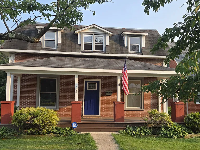 732 Thayer Ave — Photo 1