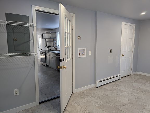 entryway/mudroom/laundry hook up