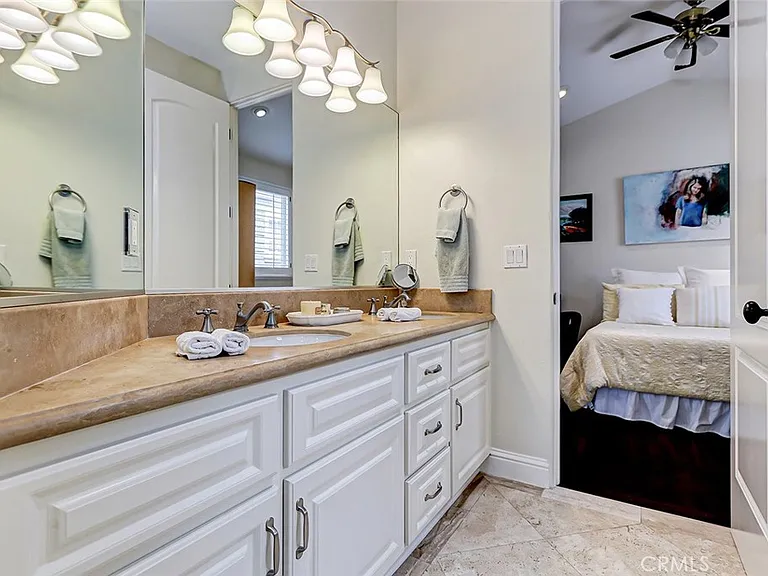 3005 N Poinsettia Ave — Photo 49