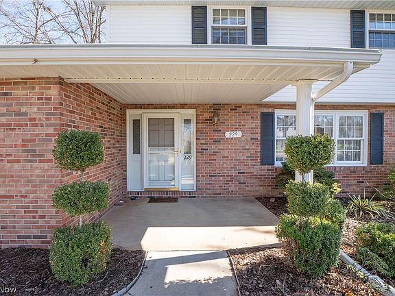 2nd image of 229 Rosanna Ave