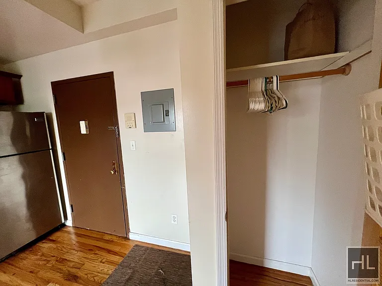 255 17th St #1 — Photo 2